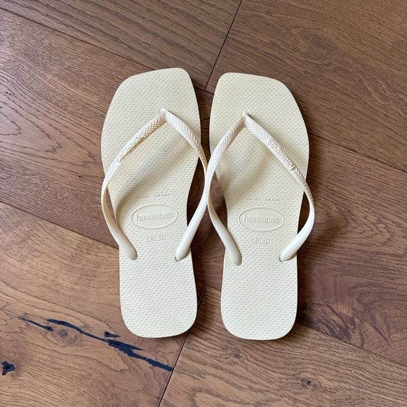 Havaianas Slim Square Flip Flops - Picture 1 of 4
